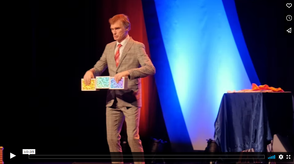 Detlef Winterberg live auf der Bühne während einer Comedy-Nummer